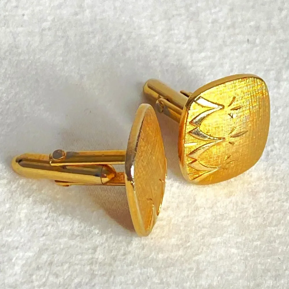 💎Swank Cufflinks Gold Tone Textured And Engraved Abstract Design Squares